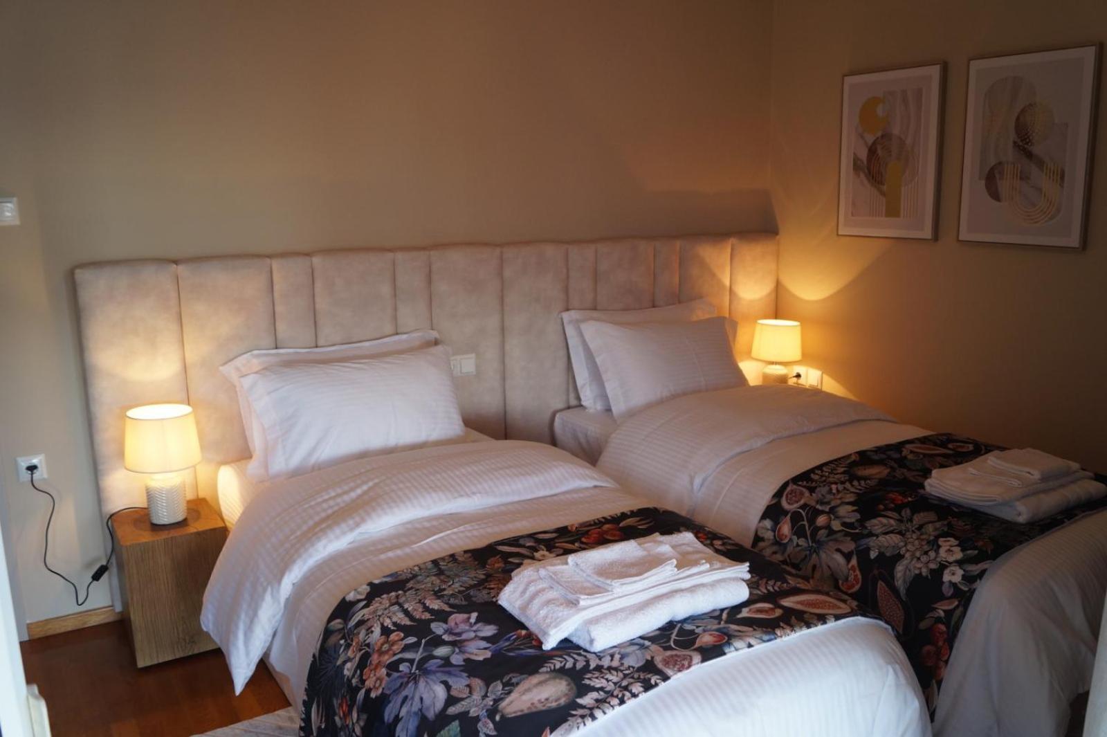 Daphne Luxury Apartment Kastoria Exterior photo